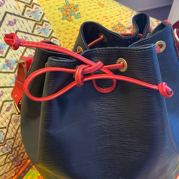 Louis Vuitton Epi Noé Bucket Bicolor Gm Shoulder Bag w/ Authenticity Certificate - Picture 5 of 11